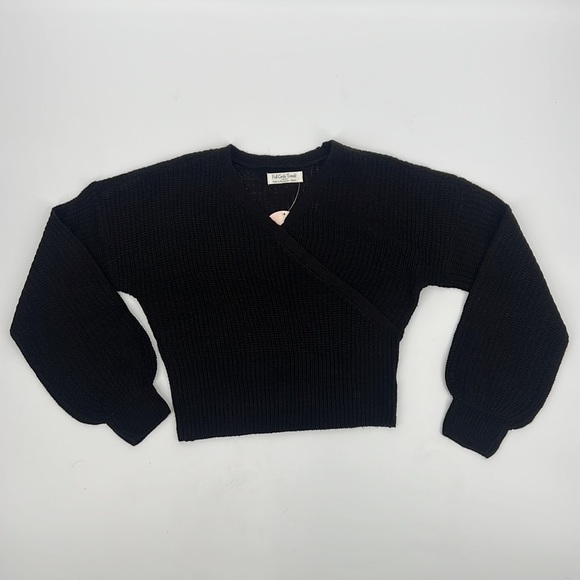 Full Circle Trends NWT Black Vneck Cropped Faux Wrap Sweater Women's sz. Small - Picture 1 of 11
